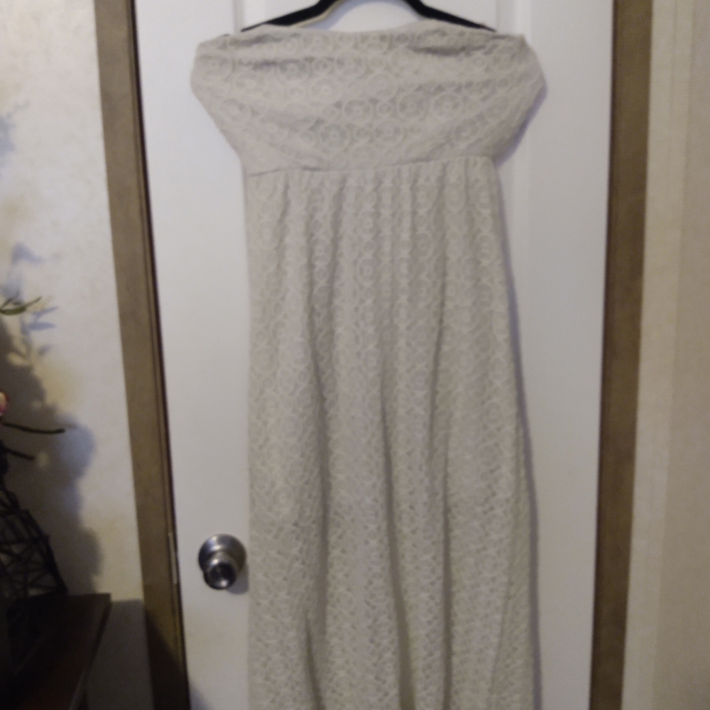 White backless and strapless dress